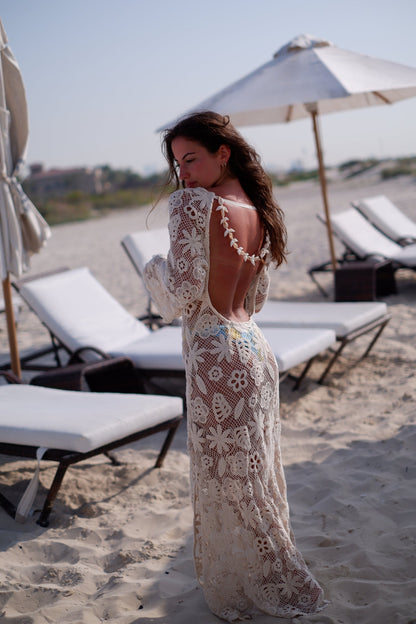 VESTIDO LARGO DE ENCAJE FLORAL CON CARACOLAS
