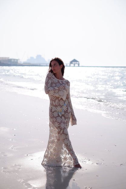 VESTIDO LARGO DE ENCAJE FLORAL CON CARACOLAS