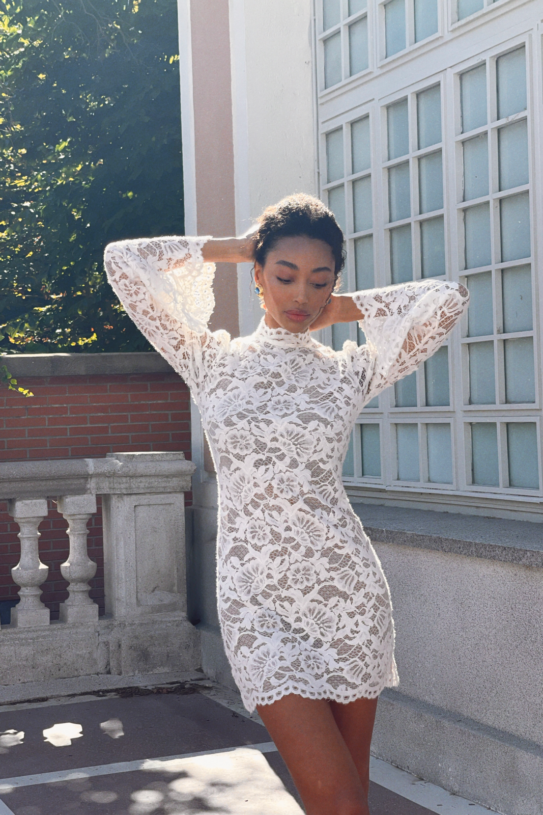 VESTIDO CORTO BLANCO DE ENCAJE
