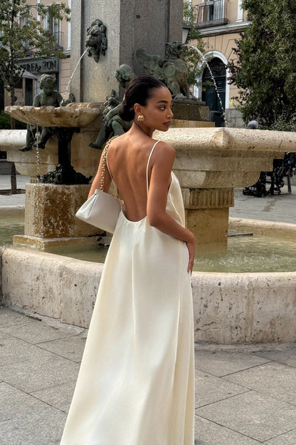 VESTIDO PERLA FLUIDO SATINADO MINIMALISTA