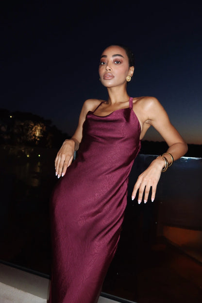 VESTIDO BURDEOS CON TEXTURA