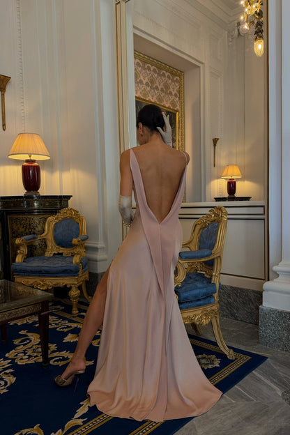 VESTIDO ROSA CON ESCOTE TRASERO PROFUNDO