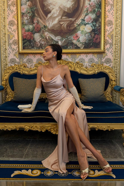 VESTIDO ROSA CON ESCOTE TRASERO PROFUNDO