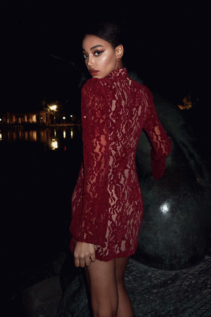 VESTIDO CORTO DE ENCAJE BURDEOS