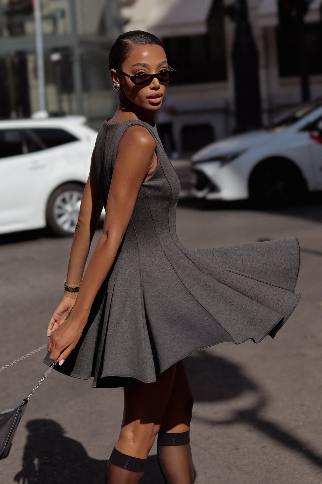 VESTIDO CORTO GRIS