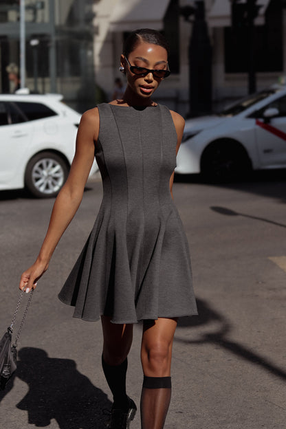VESTIDO CORTO GRIS