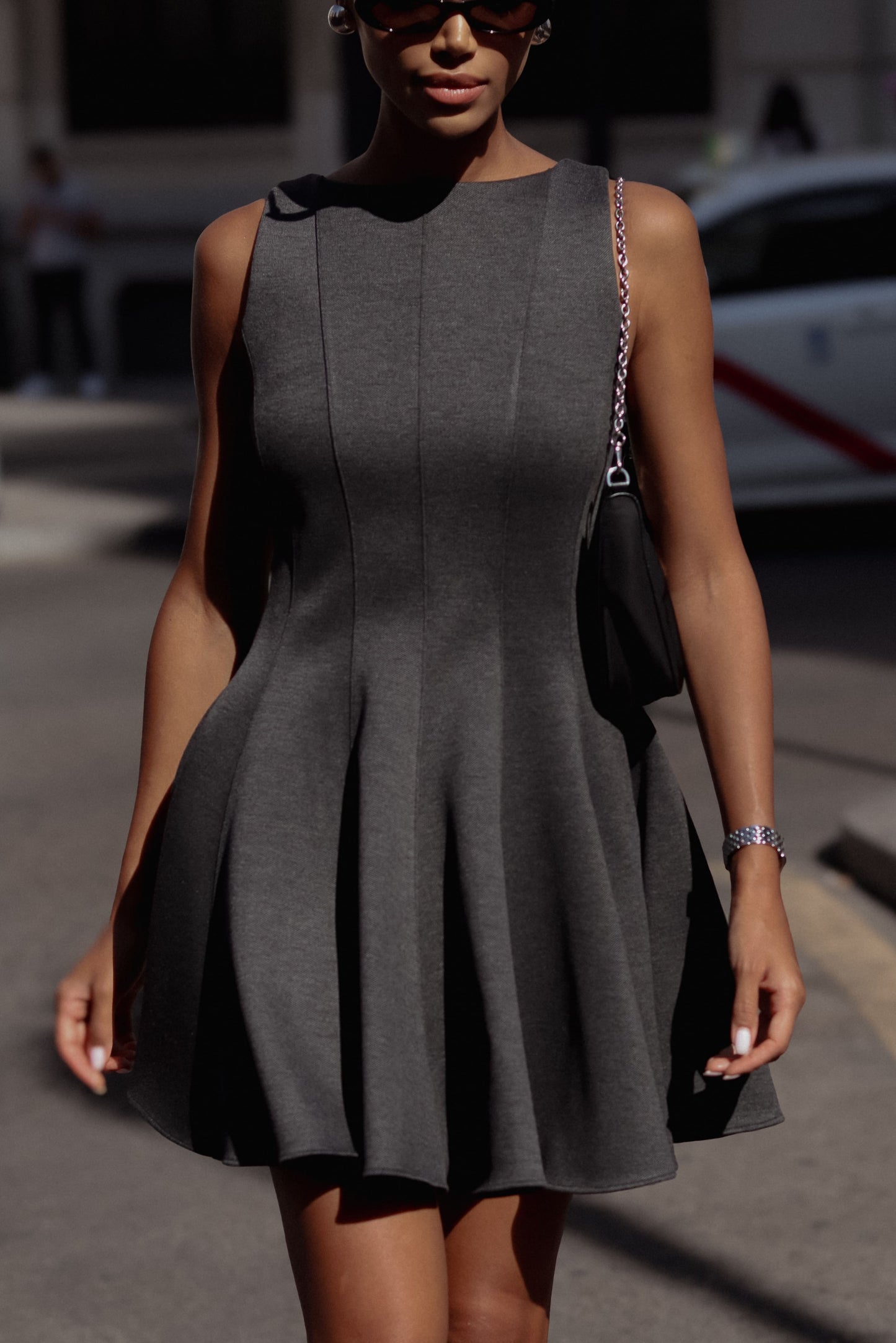 VESTIDO CORTO GRIS