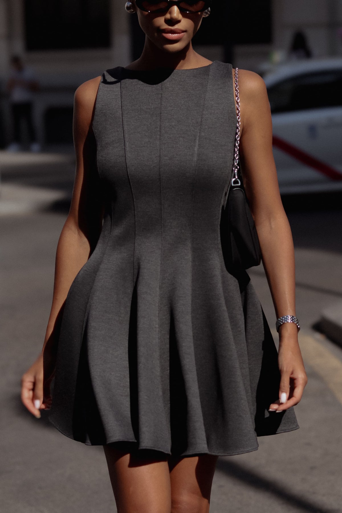 VESTIDO CORTO GRIS