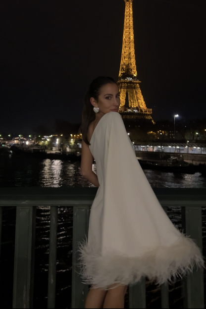 VESTIDO CORTO DE PERLAS CON MANGAS MURCIÉLAGO