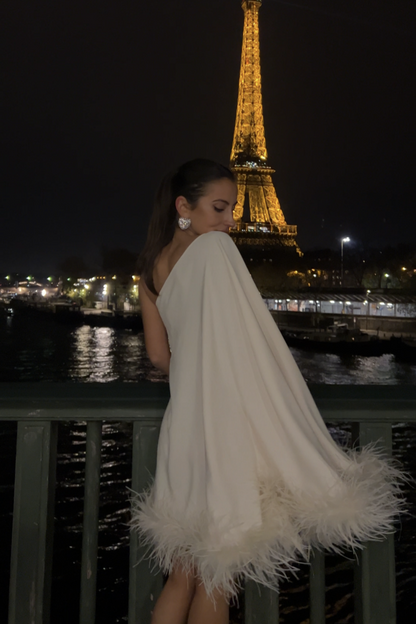 VESTIDO CORTO DE PERLAS CON MANGAS MURCIÉLAGO