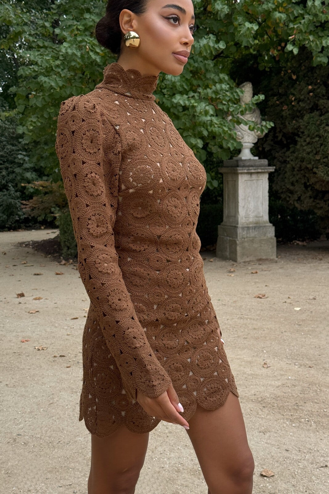 VESTIDO CORTO TRICOT ENCAJE MARRÓN