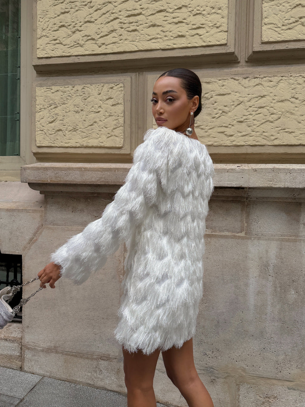 VESTIDO CORTO BLANCO CON FLECOS