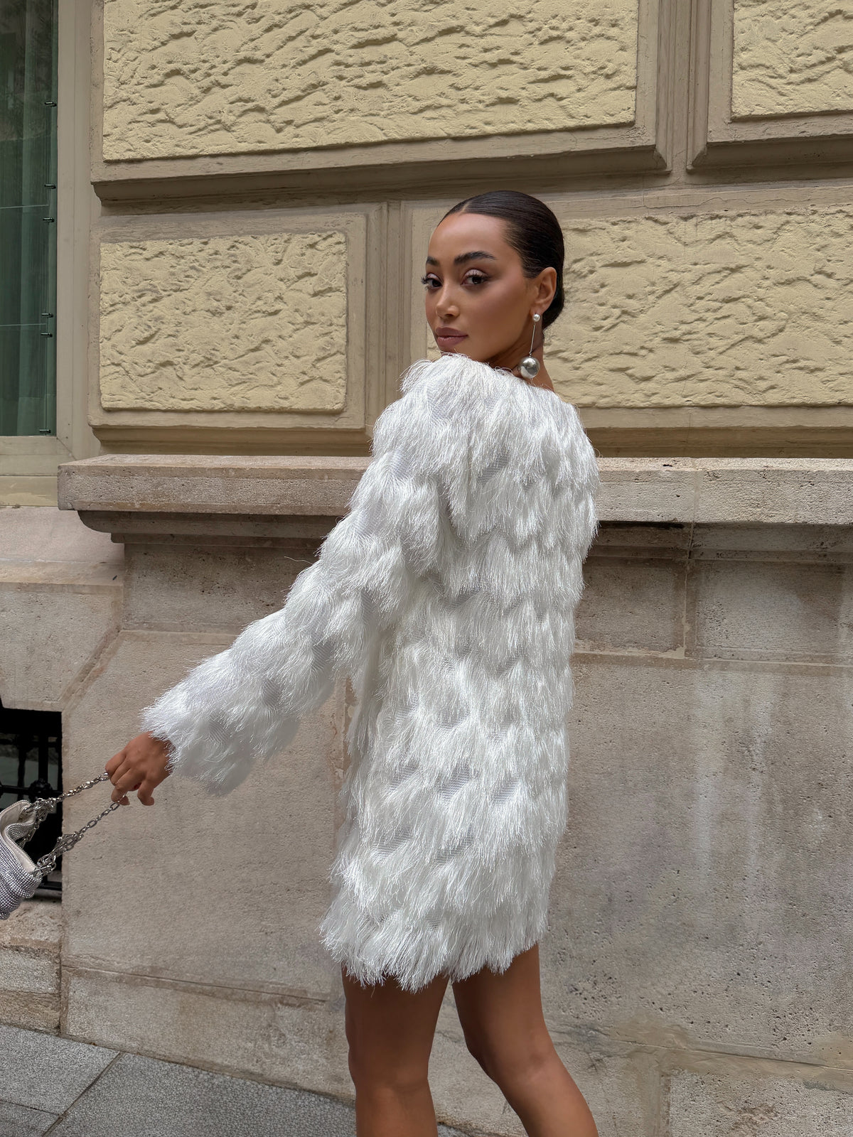 VESTIDO CORTO BLANCO CON FLECOS