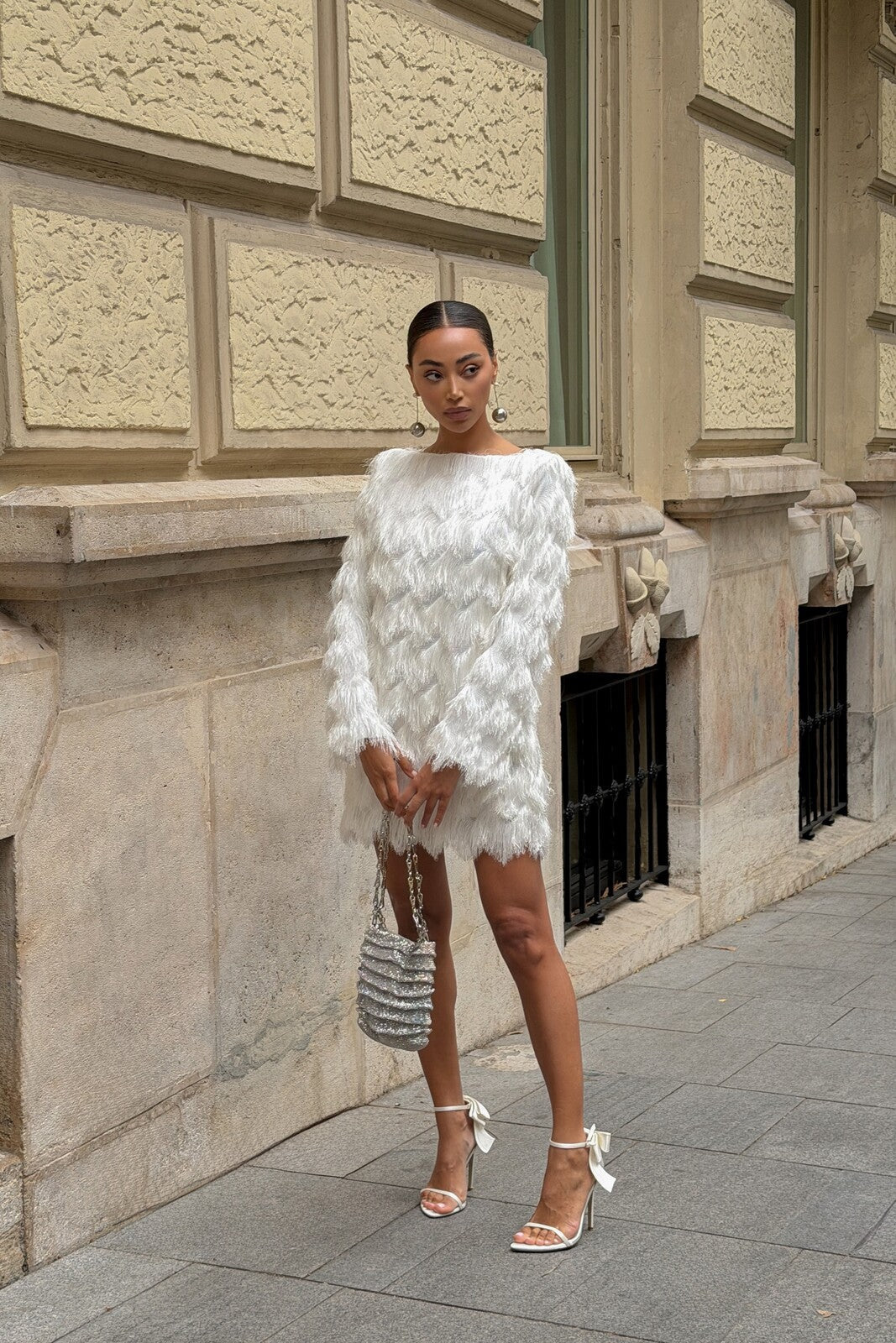 VESTIDO CORTO BLANCO CON FLECOS