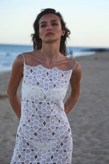 VESTIDO BLANCO DE ENCAJE FLORAL BORDADO