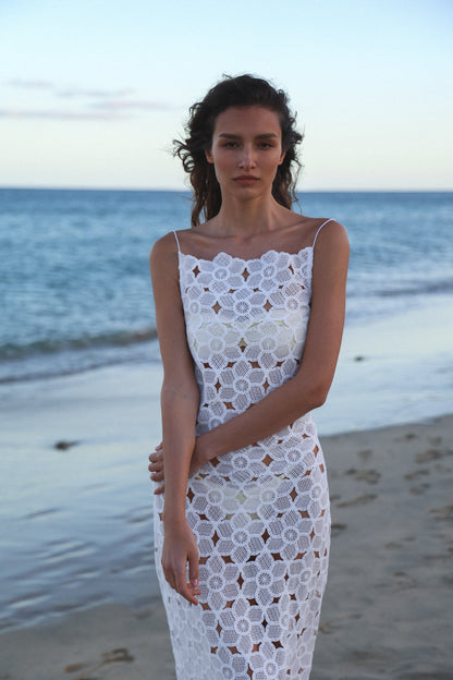 VESTIDO BLANCO DE ENCAJE FLORAL BORDADO