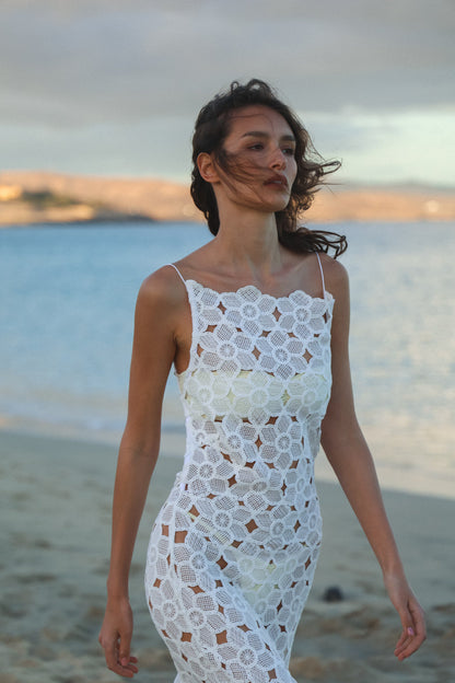 VESTIDO BLANCO DE ENCAJE FLORAL BORDADO