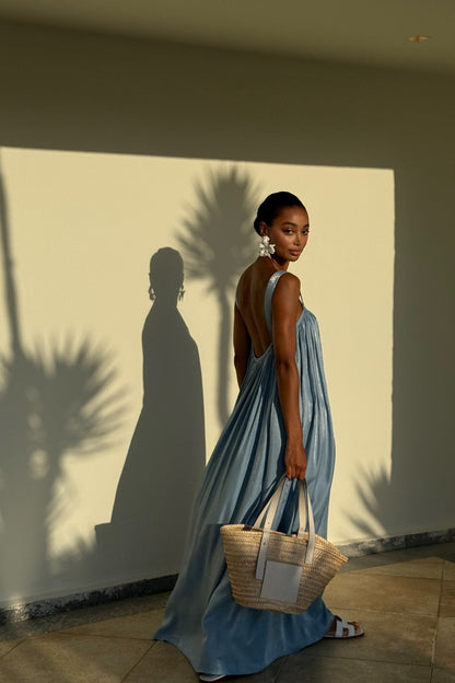 VESTIDO LARGO AZUL SATINADO CON ESPALDA ABIERTA