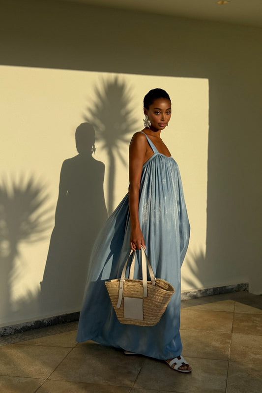 VESTIDO LARGO AZUL SATINADO CON ESPALDA ABIERTA