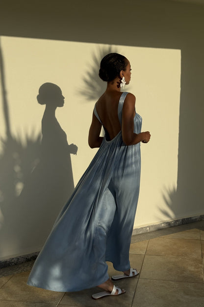 VESTIDO LARGO AZUL SATINADO CON ESPALDA ABIERTA