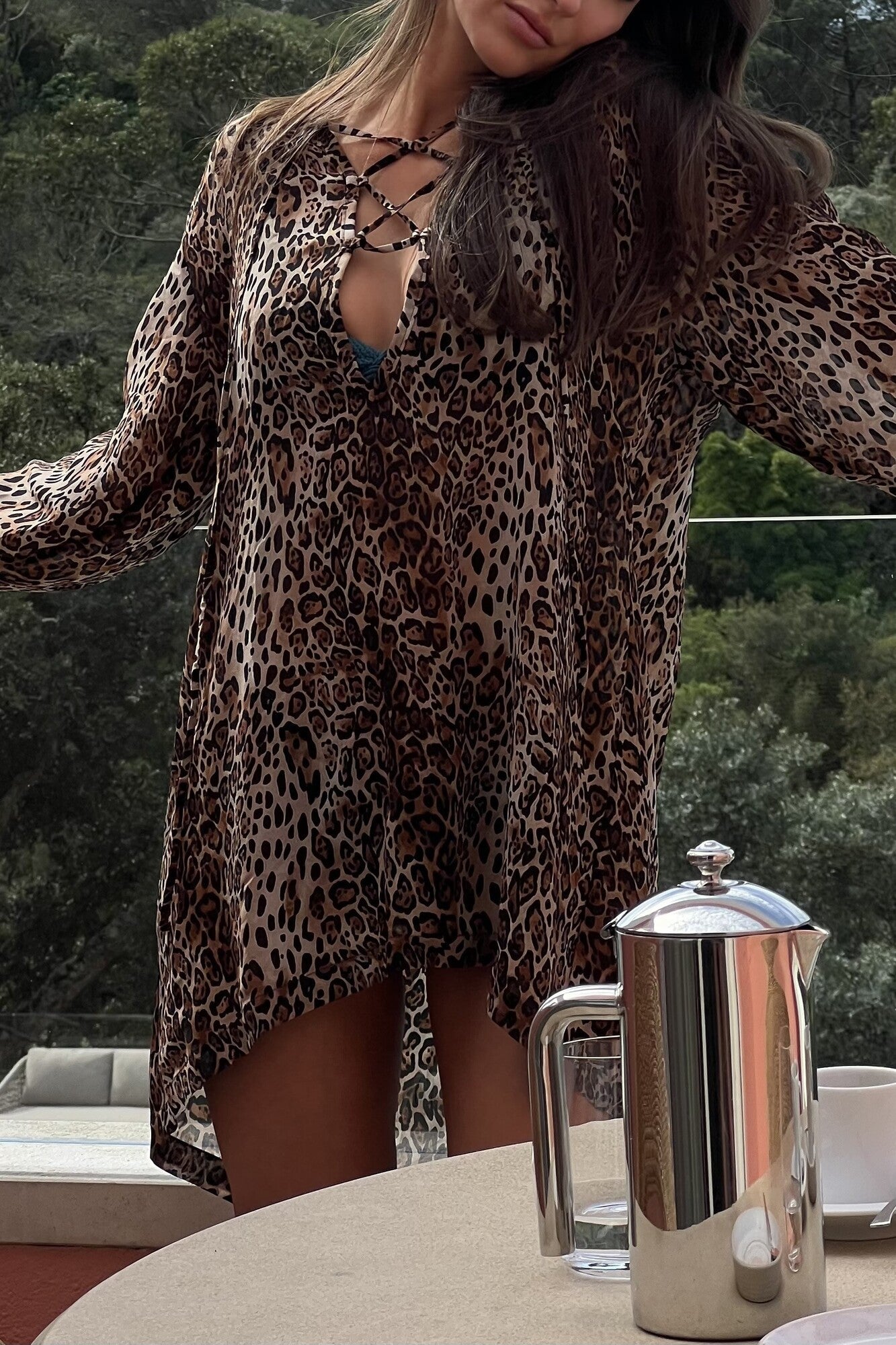 VESTIDO CORTO CON ESTAMPADO DE LEOPARDO