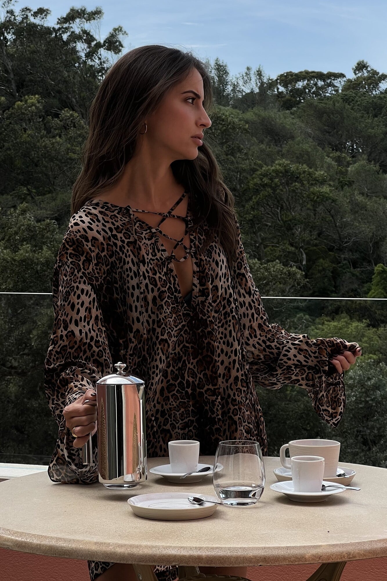 VESTIDO CORTO CON ESTAMPADO DE LEOPARDO