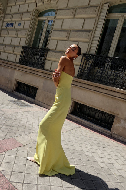 VESTIDO AMARILLO CLARO ASIMÉTRICO