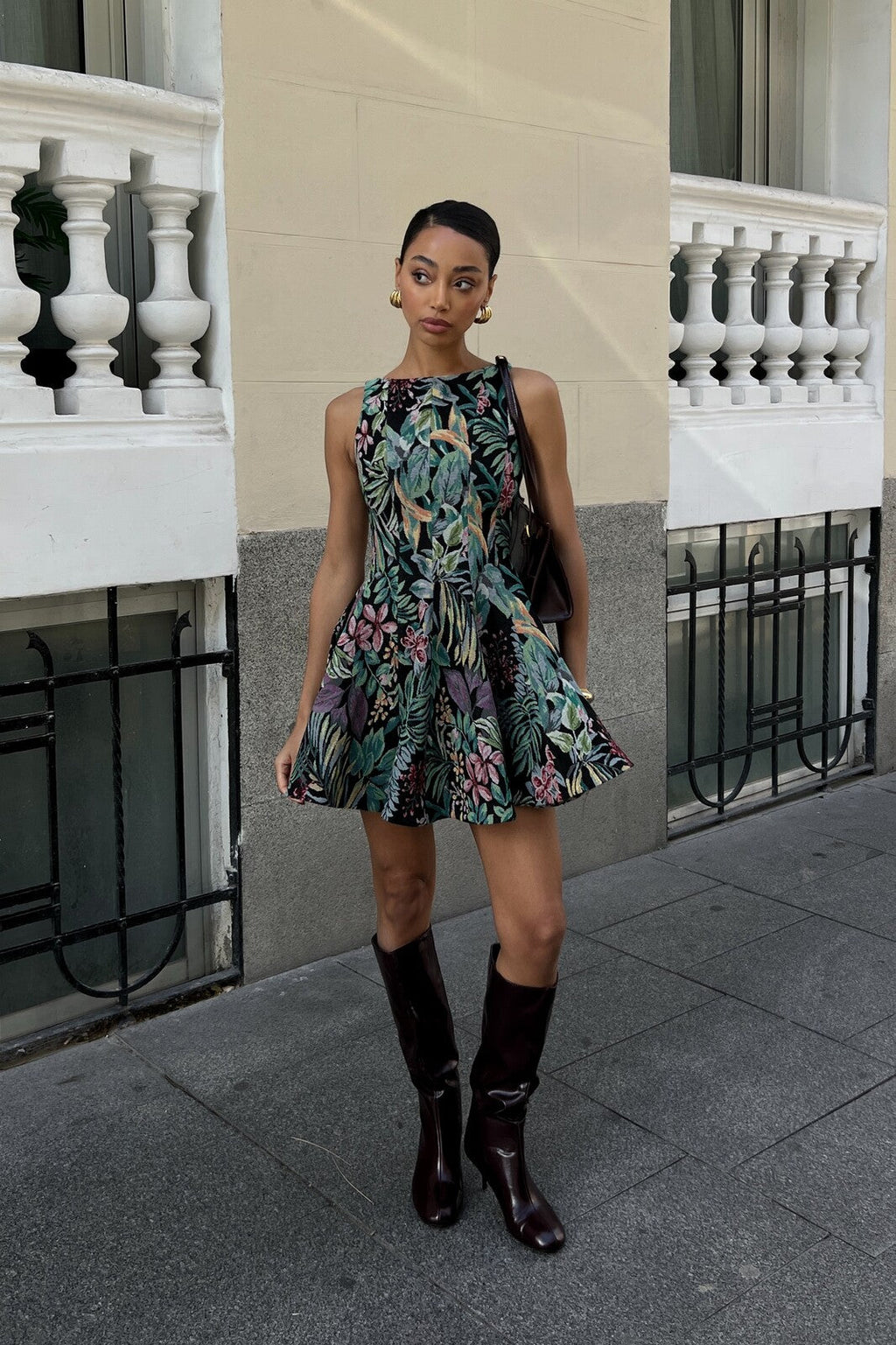 VESTIDO CORTO VERDE CON ESTAMPADO FLORAL