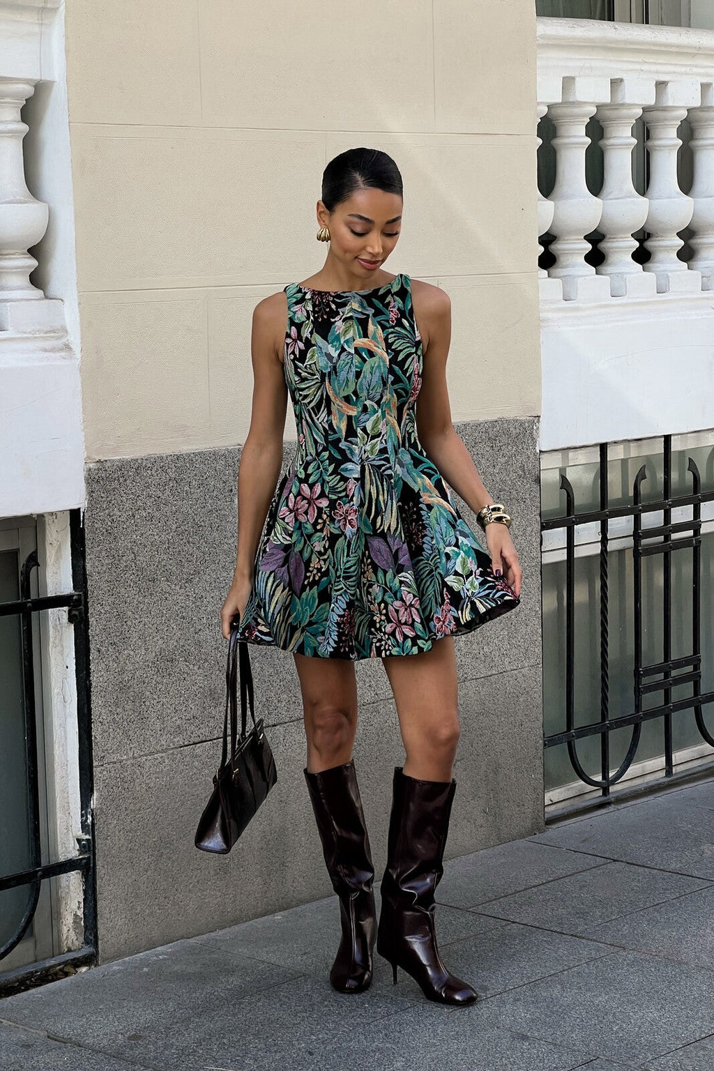VESTIDO CORTO VERDE CON ESTAMPADO FLORAL
