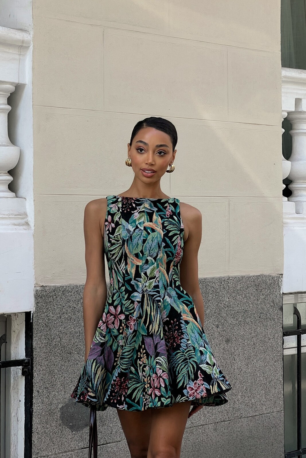 VESTIDO CORTO VERDE CON ESTAMPADO FLORAL