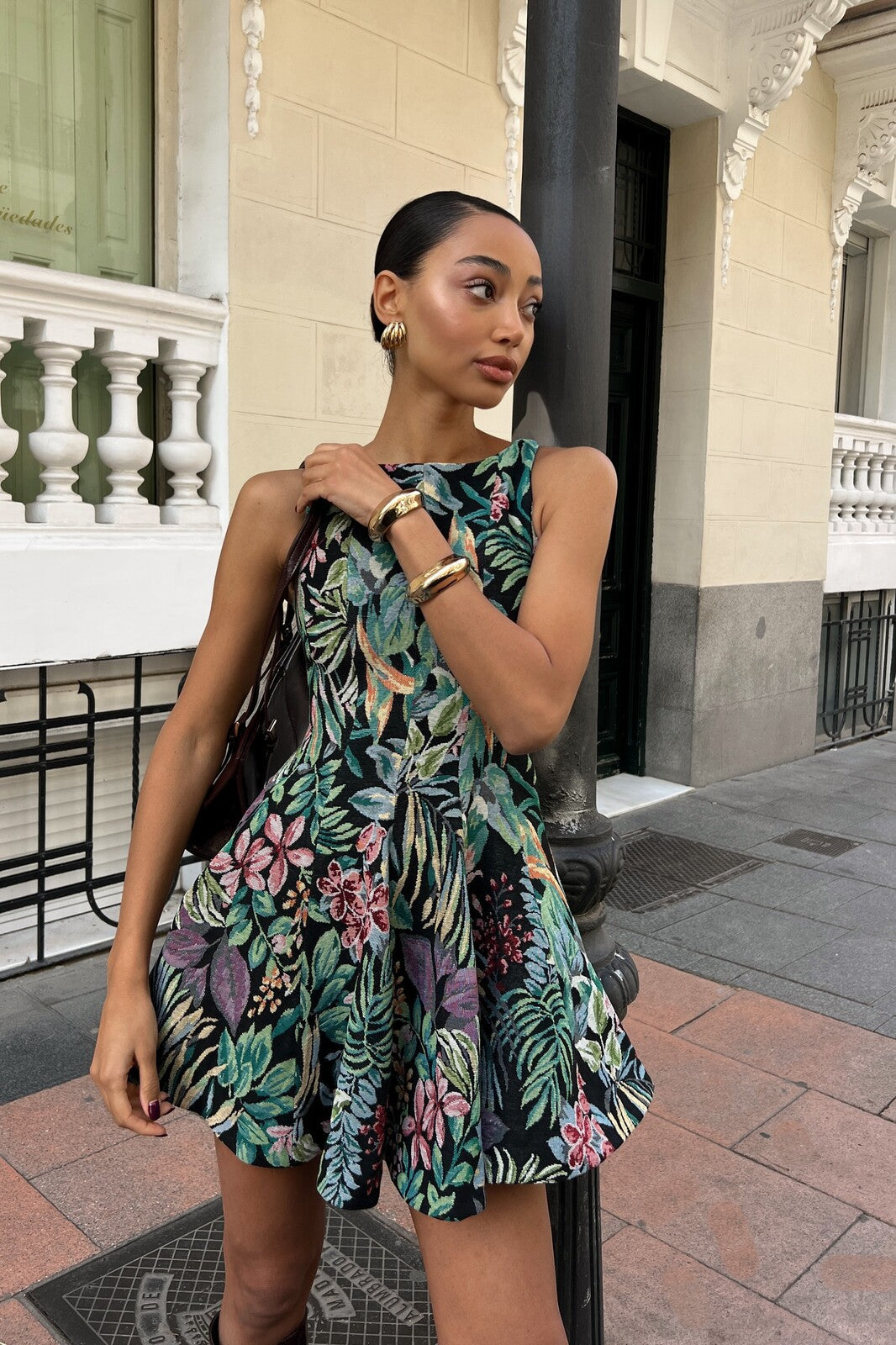 VESTIDO CORTO VERDE CON ESTAMPADO FLORAL