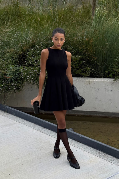 VESTIDO NEGRO CORTO