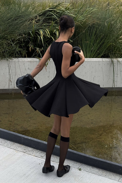 VESTIDO NEGRO CORTO