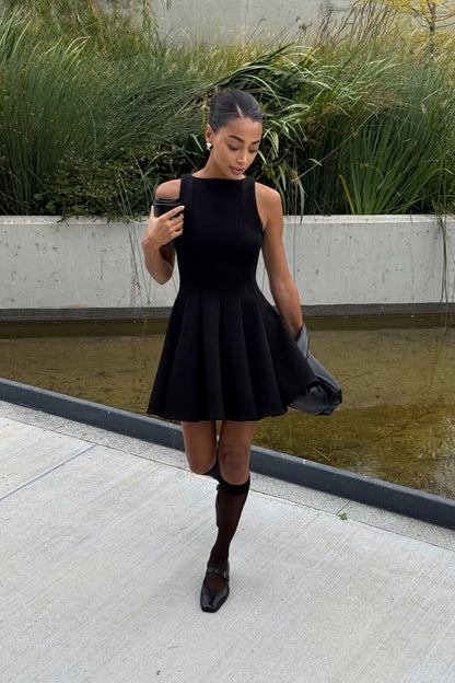VESTIDO NEGRO CORTO