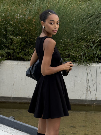 VESTIDO NEGRO CORTO