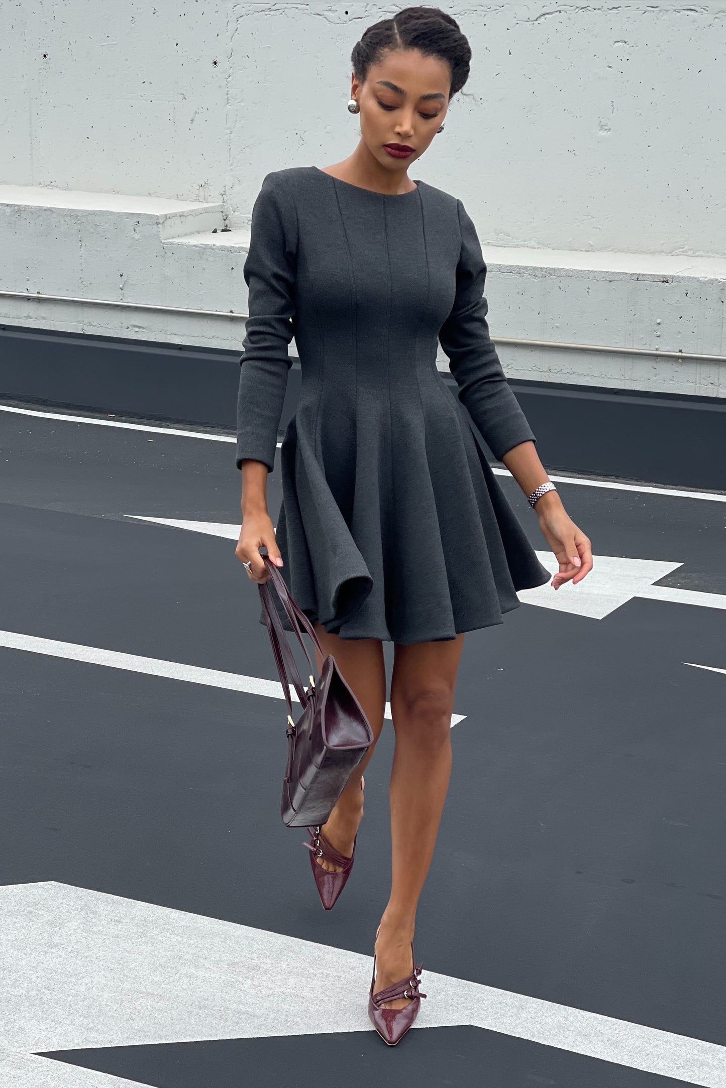VESTIDO CORTO GRIS DE MANGA LARGA