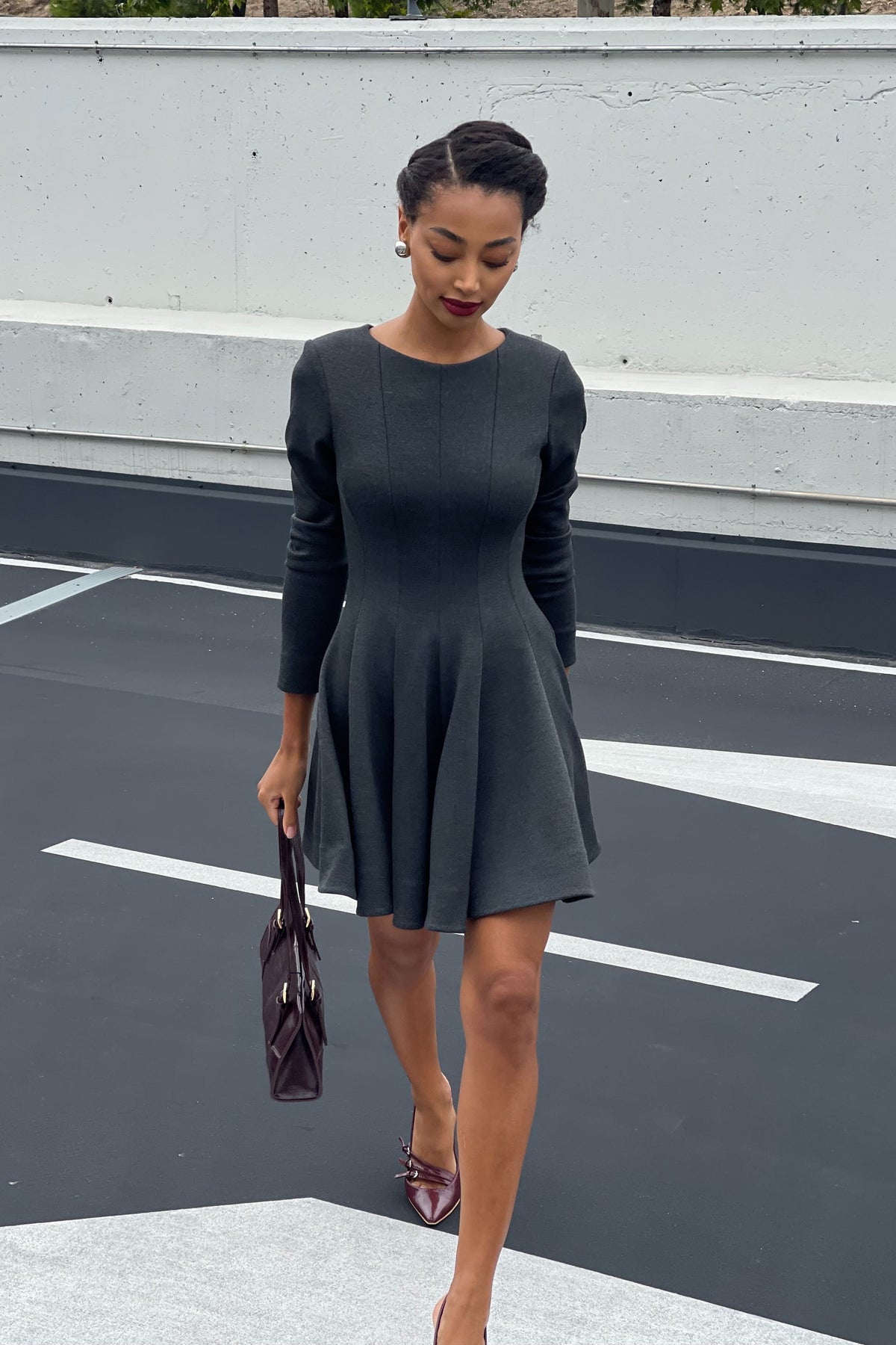 VESTIDO CORTO GRIS DE MANGA LARGA