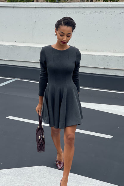 VESTIDO CORTO GRIS DE MANGA LARGA