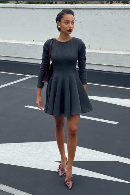 VESTIDO CORTO GRIS DE MANGA LARGA