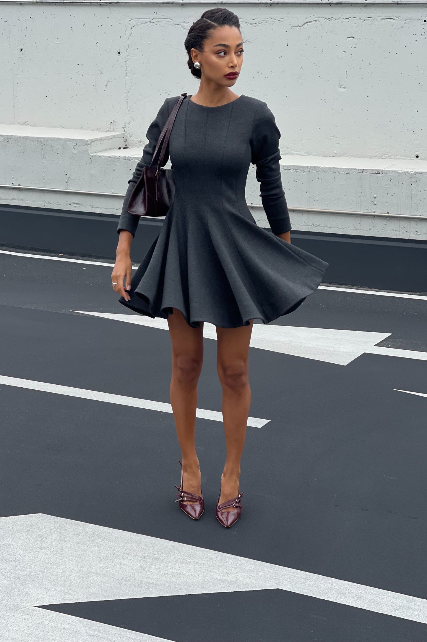 VESTIDO CORTO GRIS DE MANGA LARGA