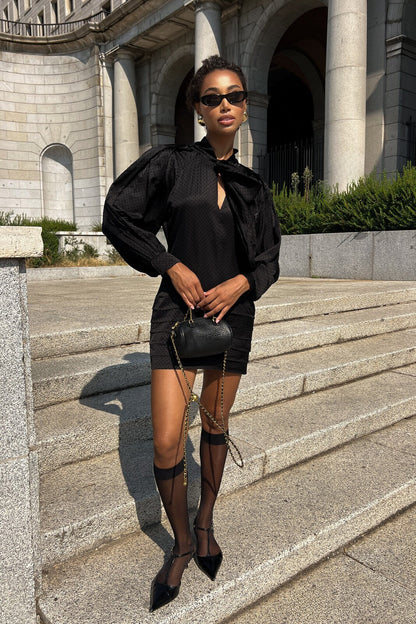 VESTIDO CORTO NEGRO CON LAZO