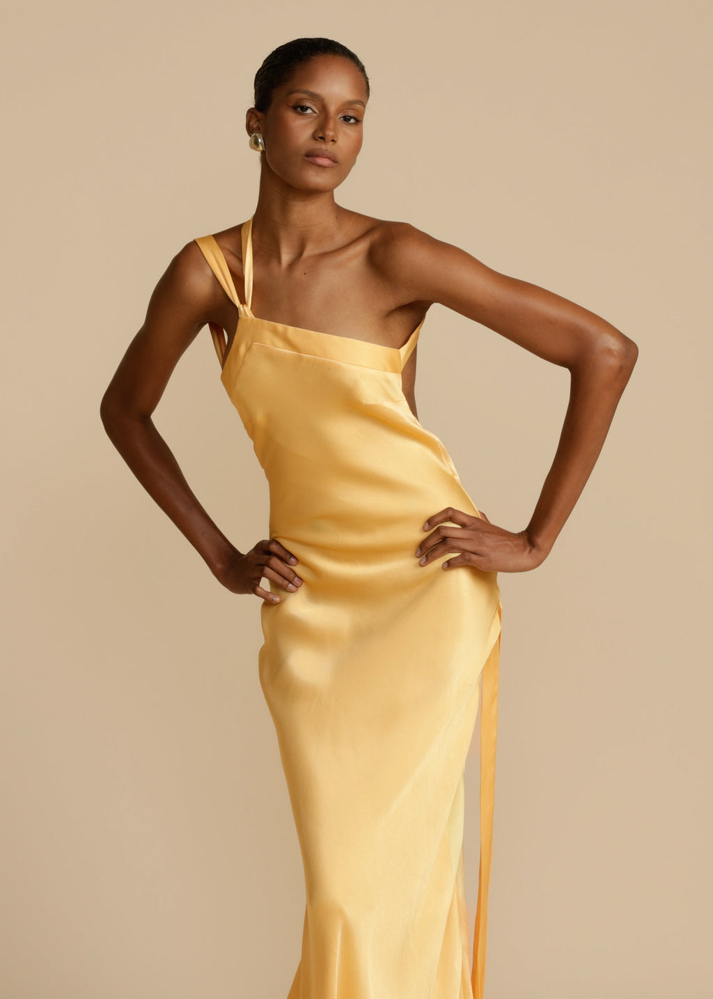 VESTIDO MONIQUE DORADO