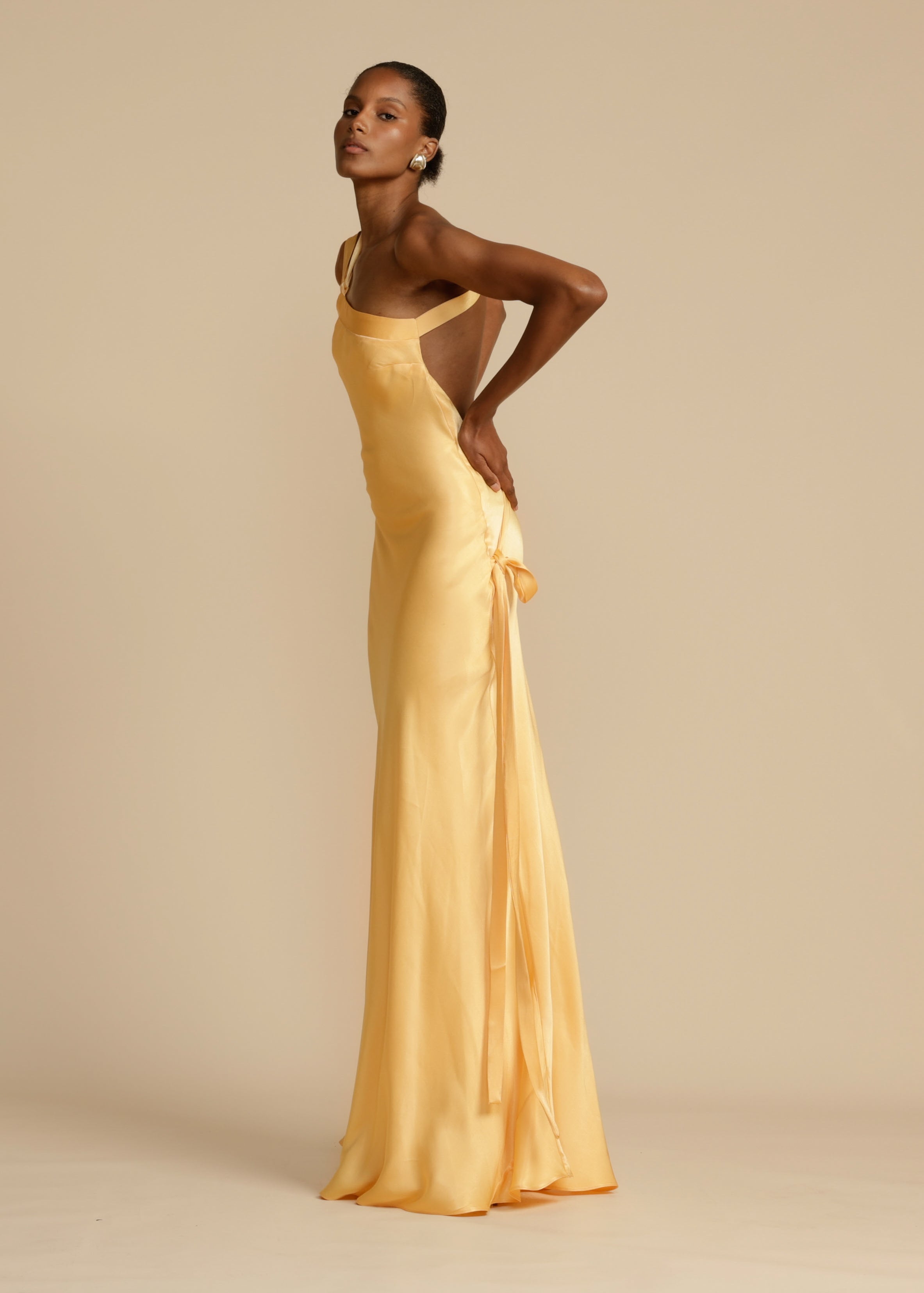 VESTIDO MONIQUE DORADO