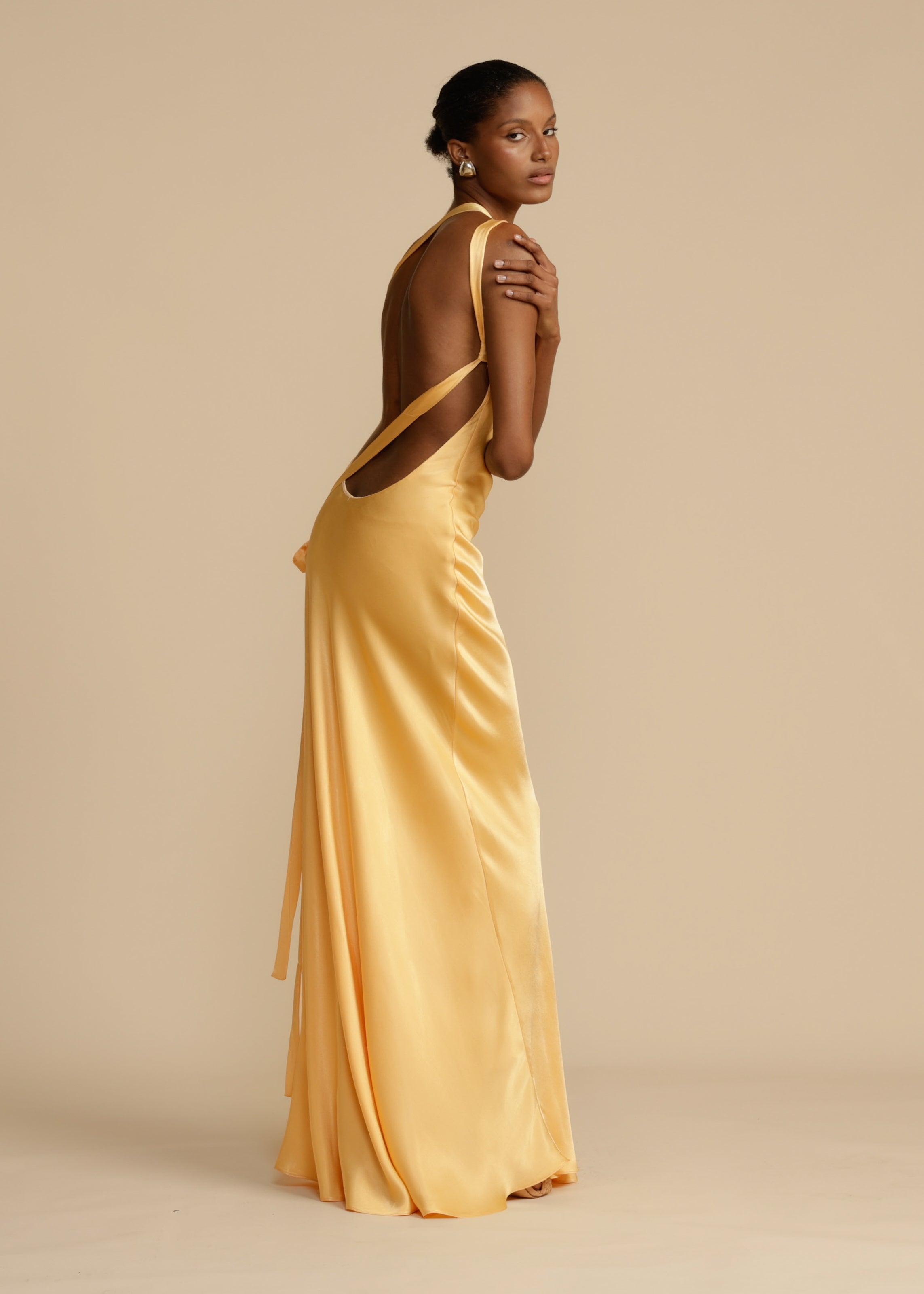 VESTIDO MONIQUE DORADO