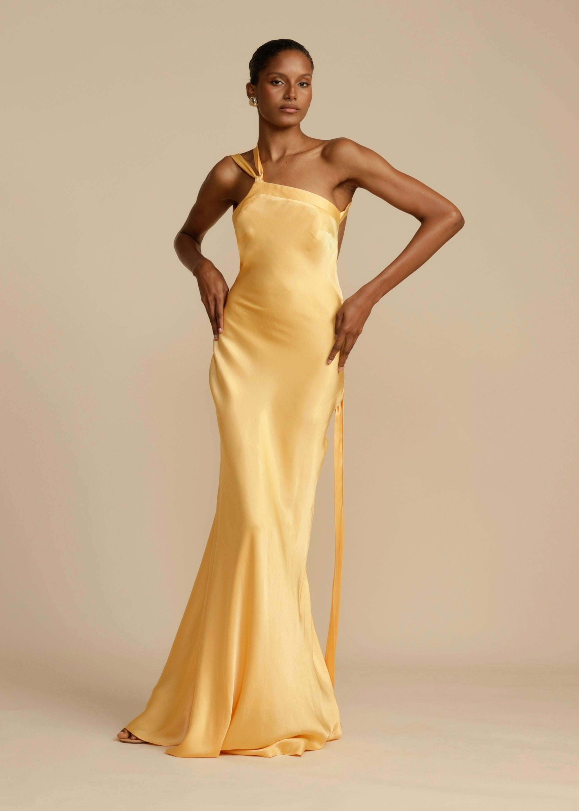 VESTIDO MONIQUE DORADO