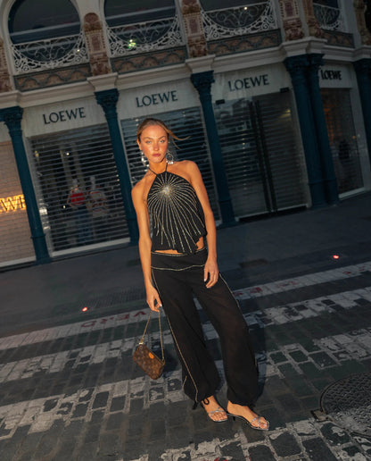 TOP JUST LEFT · NEGRO