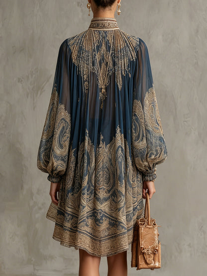 Mini Vestido de Chiffon Azul Marino con Estampado Barroco y Cuello Alto Irregular