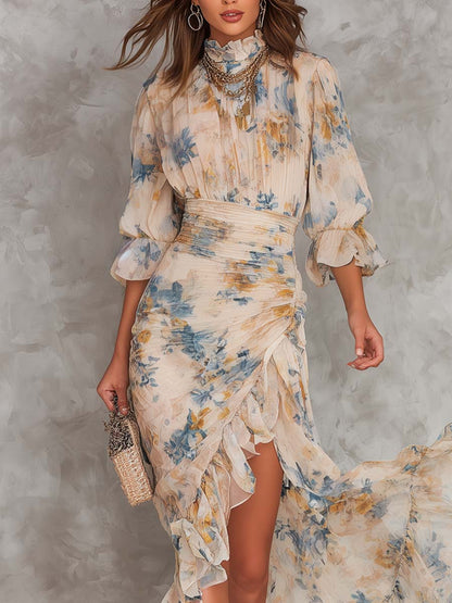 Maxi Vestido de Chiffon Beige con Cuello Alto y Estampado Floral de Pintura al Óleo