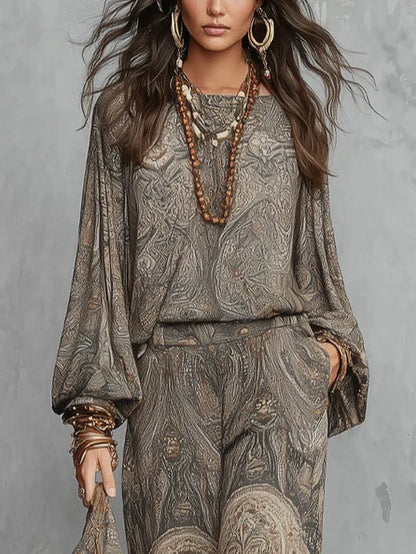 Conjunto con Top Gris de Mangas Linterna con Estampado Paisley y Pantalón Ancho