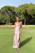 VESTIDO ROSA TEXTURIZADO CON ESCOTE PROFUNDO EN LA ESPALDA